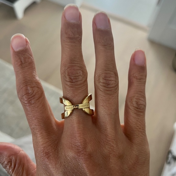 Michael Kors ring - Picture 2 of 3